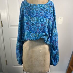 New! Kantha Bae Duality Crop Top Reversable Vibrant Blue Floral, crepe silk